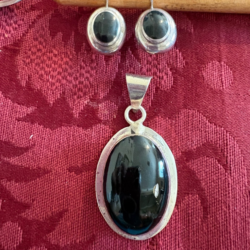 BLACK ONYX & STERLING PENDANT & EARRINGS SET